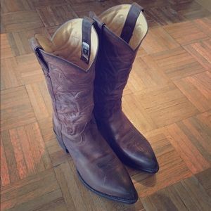 Men's Frye cowboy boots. Size 9.5.